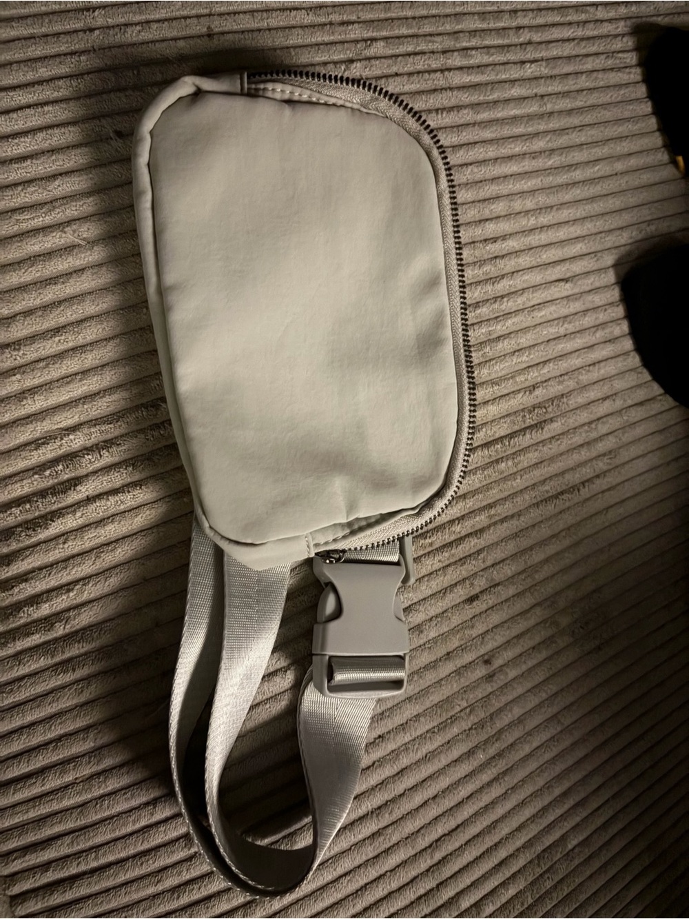 Fanny pack bumb bag; no name; great condition; as is